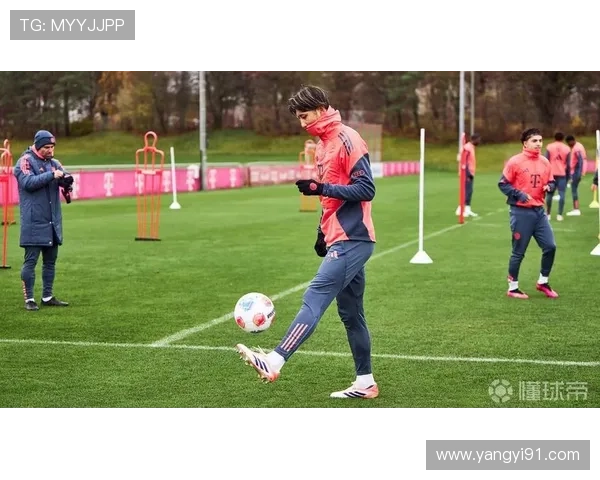 拜仁球员齐聚慕尼黑啤酒节伊藤洋辉与金玟哉同框亮相